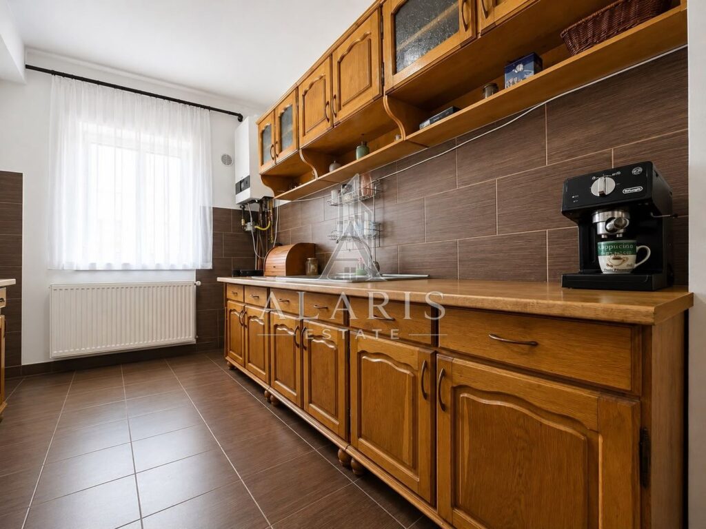 Apartament cu 4 camere, etaj intermediar, zona Bucovina
