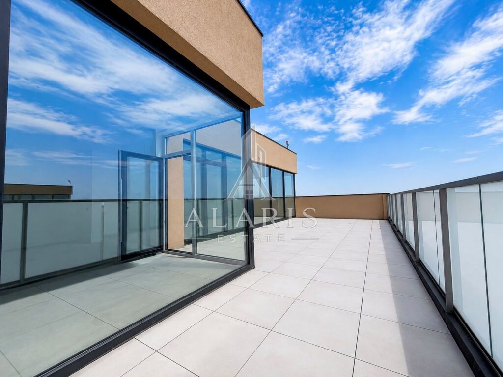 Penthouse cu 3 camere, vedere panoramica, zona Torontalului
