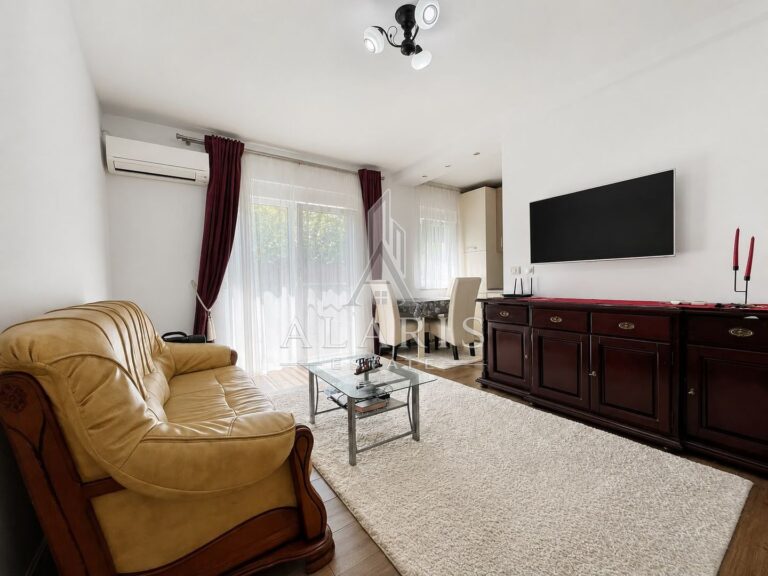 Apartament cu 2 camere, curte 30mp, in Dumbravita