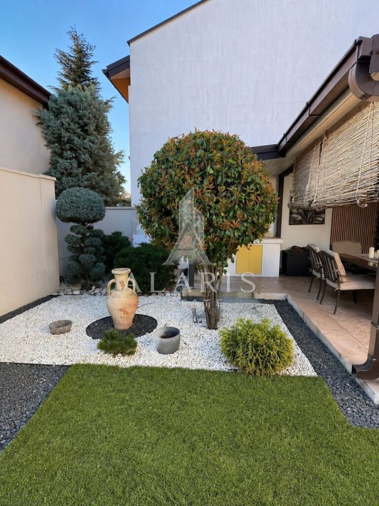 Casa de lux cu 5 camere, 3 bai, zona Aradului