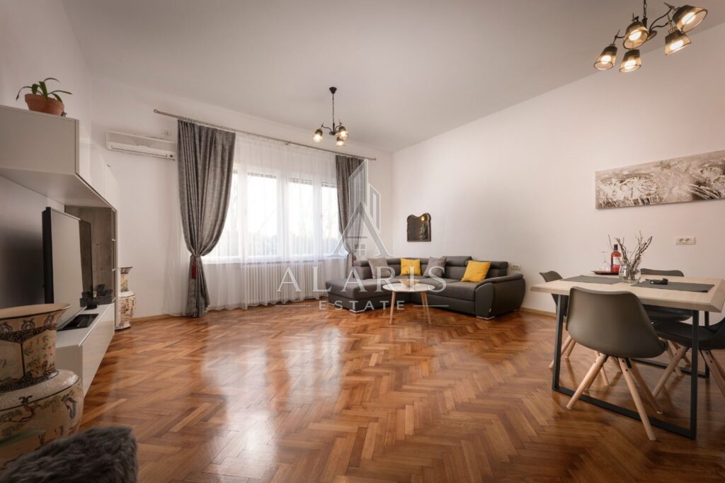 Apartament la casa cu 4 camere, 2 bai, zona Centrala, fotografia 3