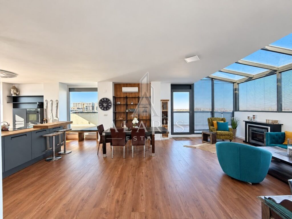 Apartament tip penthuse, 3 camere, 2 bai, Torontalului