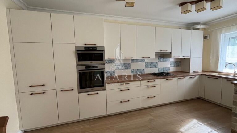 Apartament cu 4 camere, grădină proprie, Ghiroda