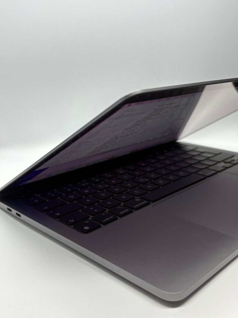 MacBook Pro 13″ 2020 cu procesor M1 (Model A2338) – Timișoara – poza 3 din 8