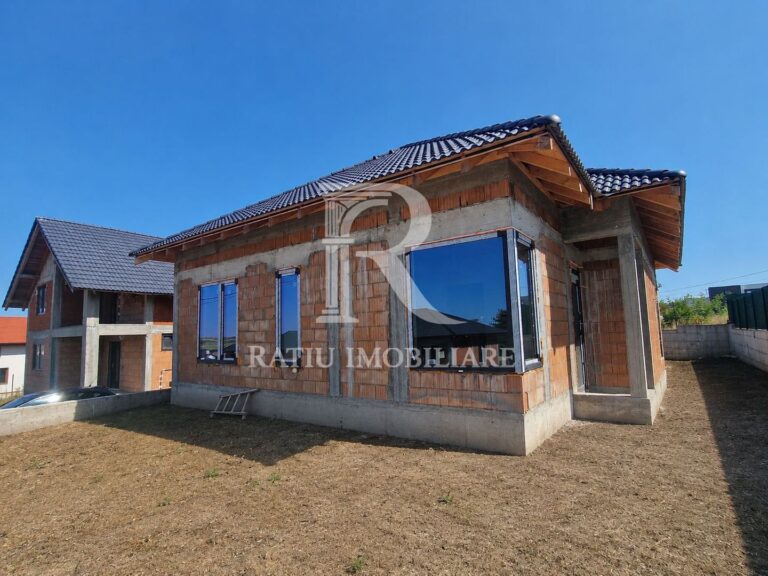 Casa cu 5 camere | Semifinisata | Vedere Panoramica | Paleu | Bihor