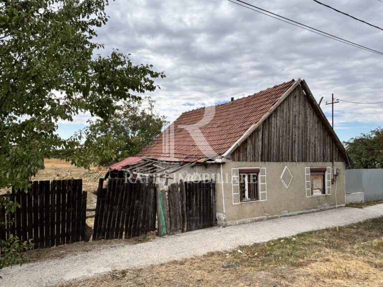 Casa demolabila | Teren 2800 mp | Avram Iancu | Bihor
