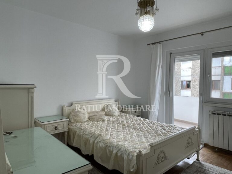 Apartament cu 3 camere | Decomandat | Decebal | Oradea