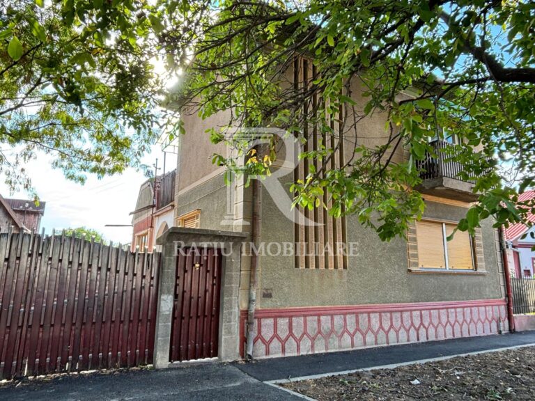 Casă cu etaj în Salonta | 996 mp | Grădină și livadă