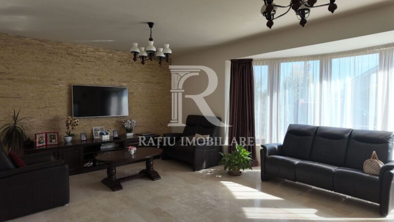 Casă spațioasă cu etaj | 204 mp | Teren 594 mp | Sântandrei