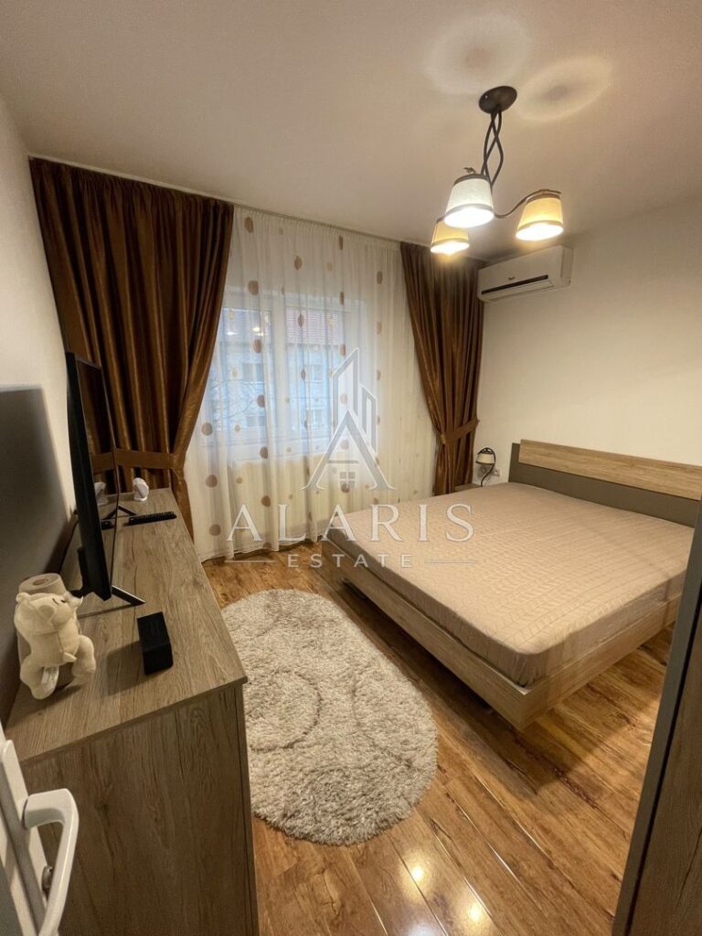 Apartament 2 camere, decomandat, zona Lipovei