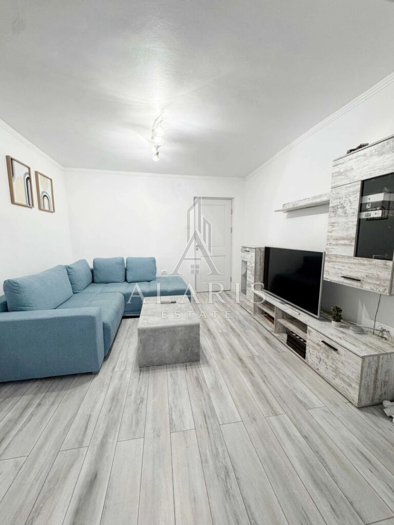 Apartament 2 camere, semidecomandat, zona Soarelui