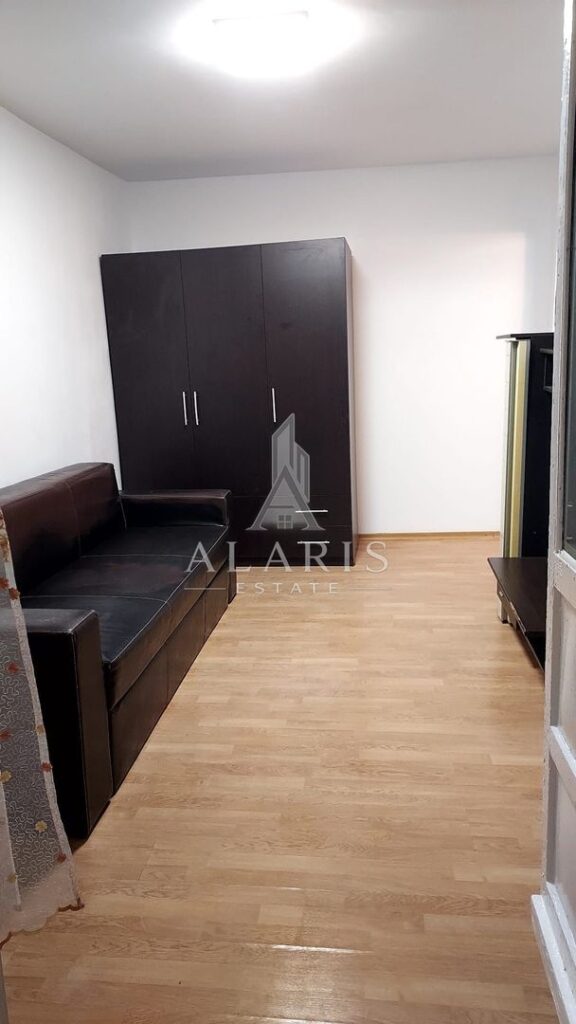 Garsoniera, etaj intermediar, zona Calea Buziasului